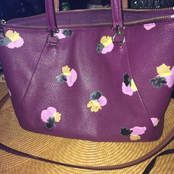 Coach purse .. excellent condition .. - Picture 3 of 3